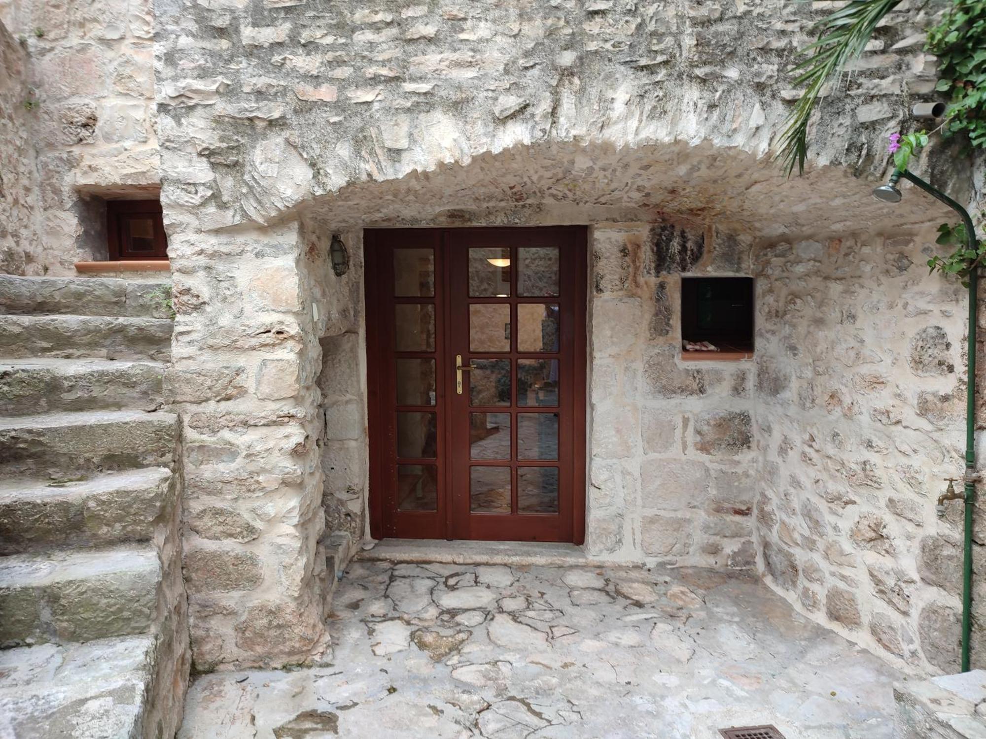 Villa Rustika 수티반 외부 사진