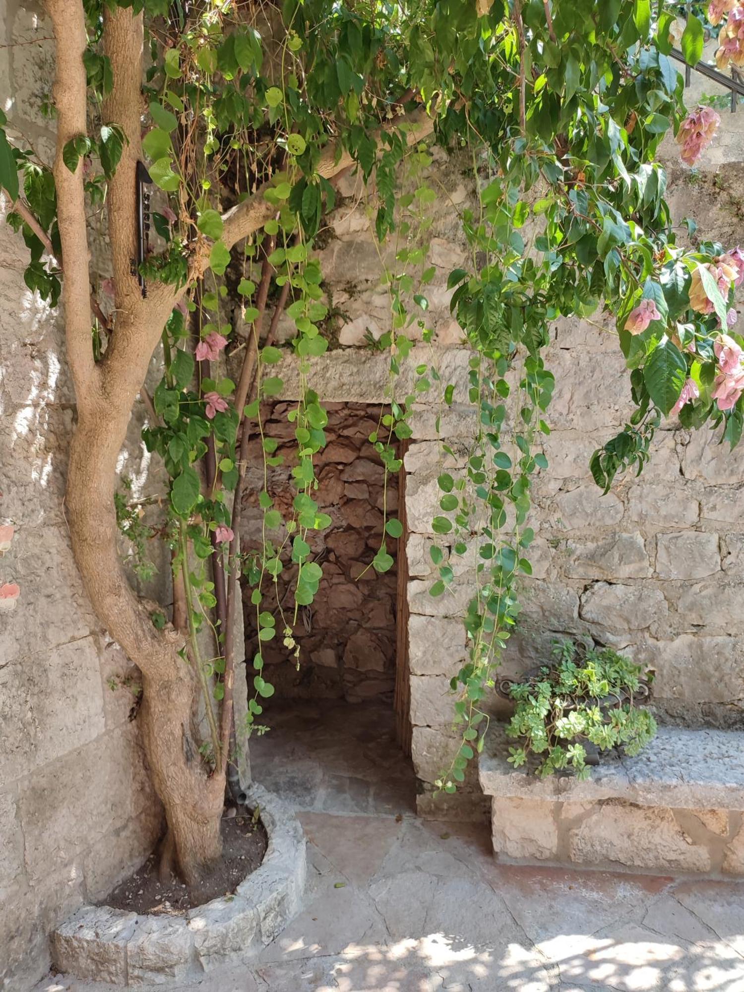 Villa Rustika 수티반 외부 사진