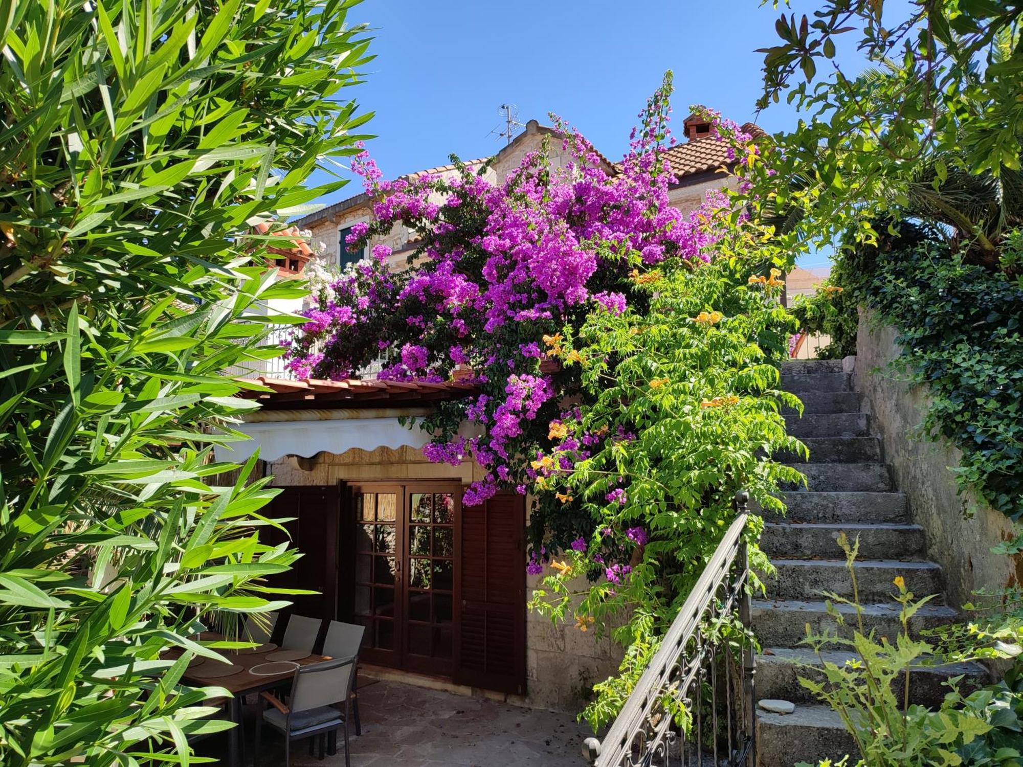 Villa Rustika 수티반 외부 사진